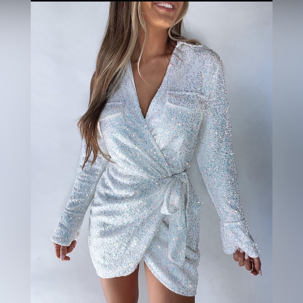 on the rocks white sequin mini dress size small 💎  ✨